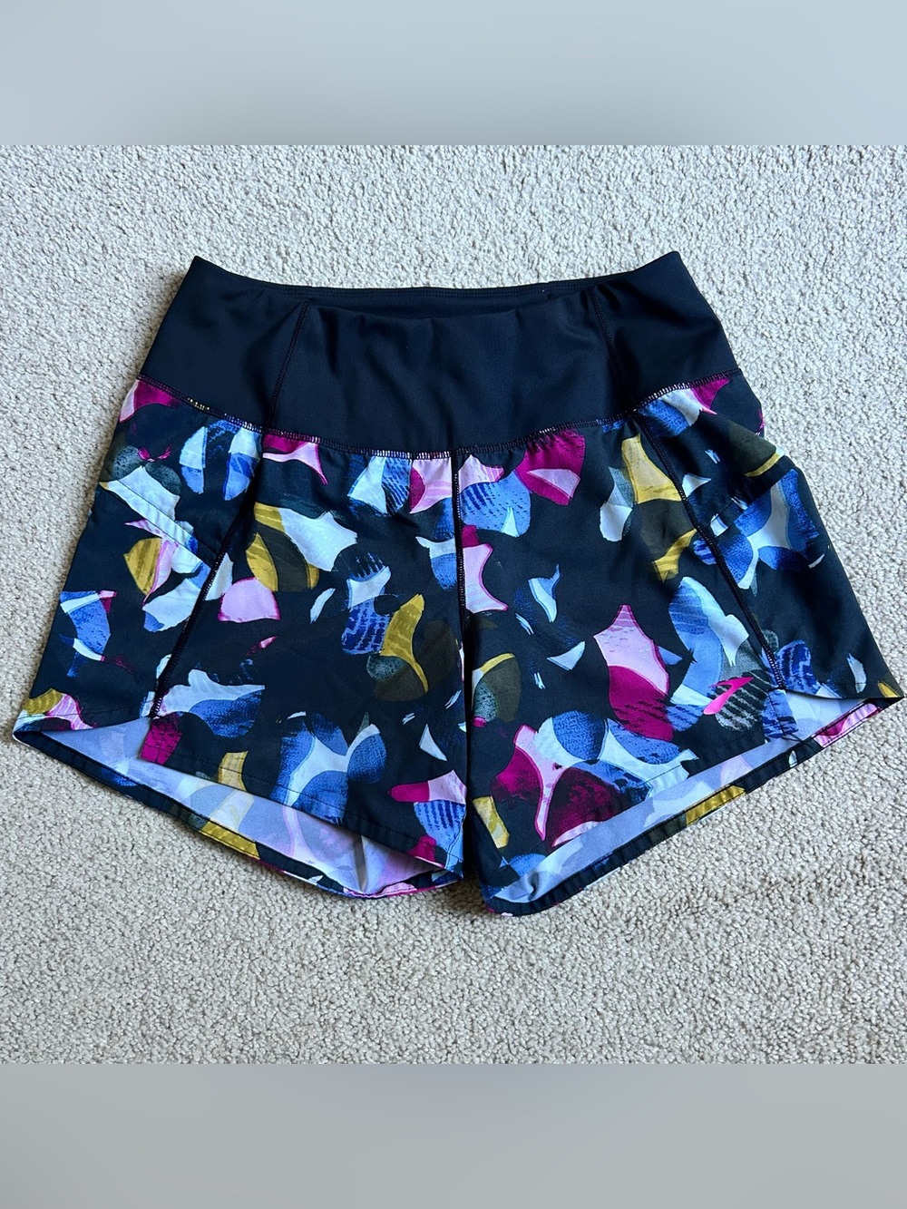 Brooks Women's XS Chaser 5" Colorful Pattern Athletic Running Shorts Lining